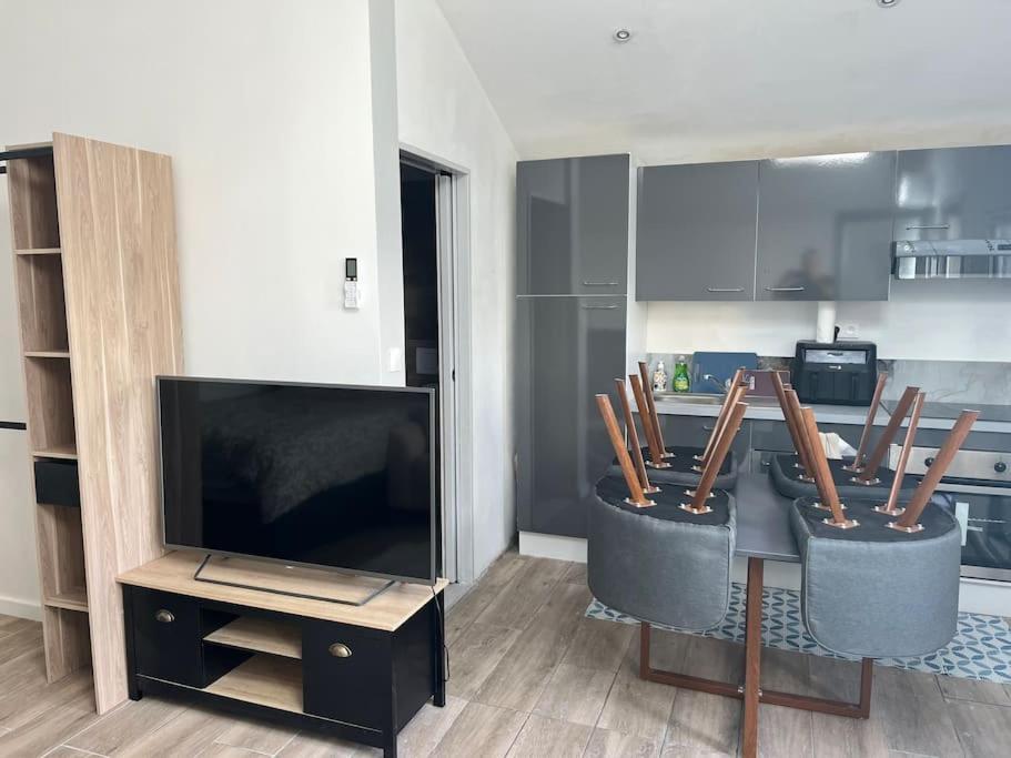 Maisonnette Avec Terrasse Avec Spa Privatif Lutterbach Bagian luar foto